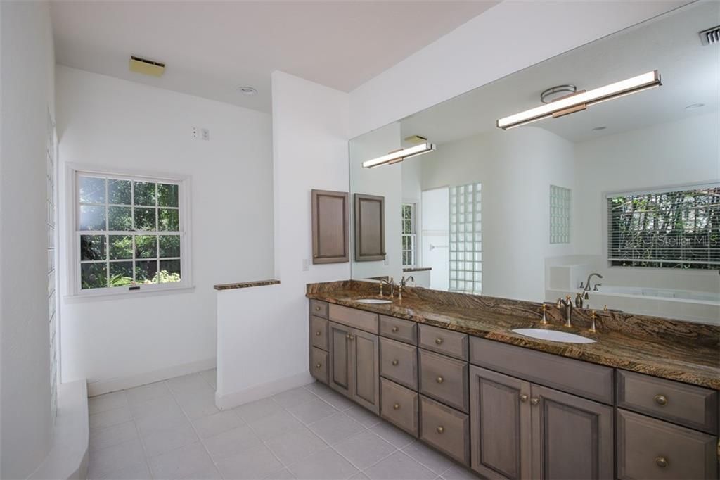 For Rent: $10,500 (5 beds, 3 baths, 4339 Square Feet)