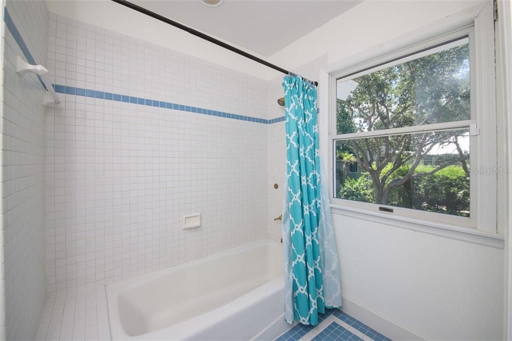 For Rent: $10,500 (5 beds, 3 baths, 4339 Square Feet)