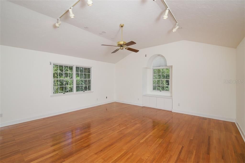 For Rent: $10,500 (5 beds, 3 baths, 4339 Square Feet)