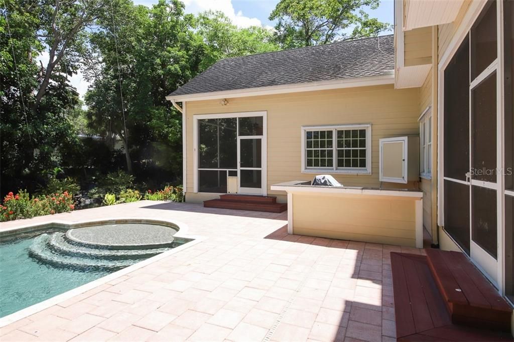 For Rent: $10,500 (5 beds, 3 baths, 4339 Square Feet)