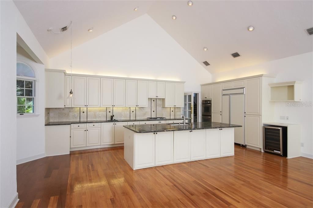 For Rent: $10,500 (5 beds, 3 baths, 4339 Square Feet)