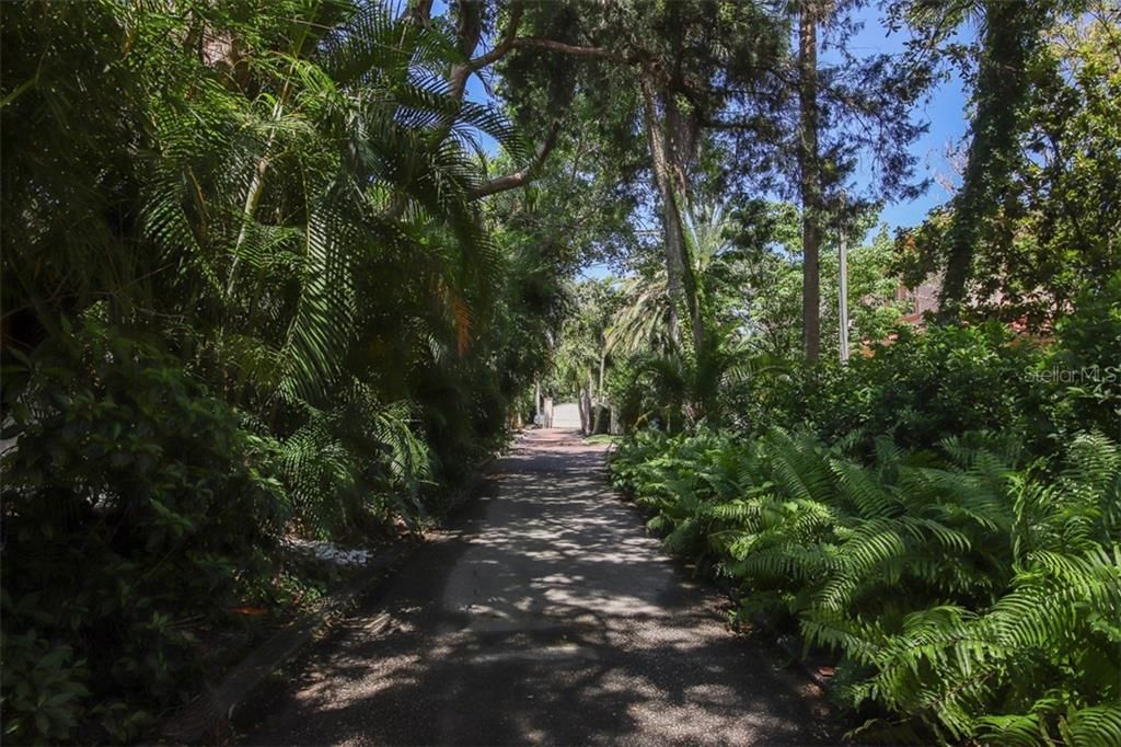 For Rent: $10,500 (5 beds, 3 baths, 4339 Square Feet)