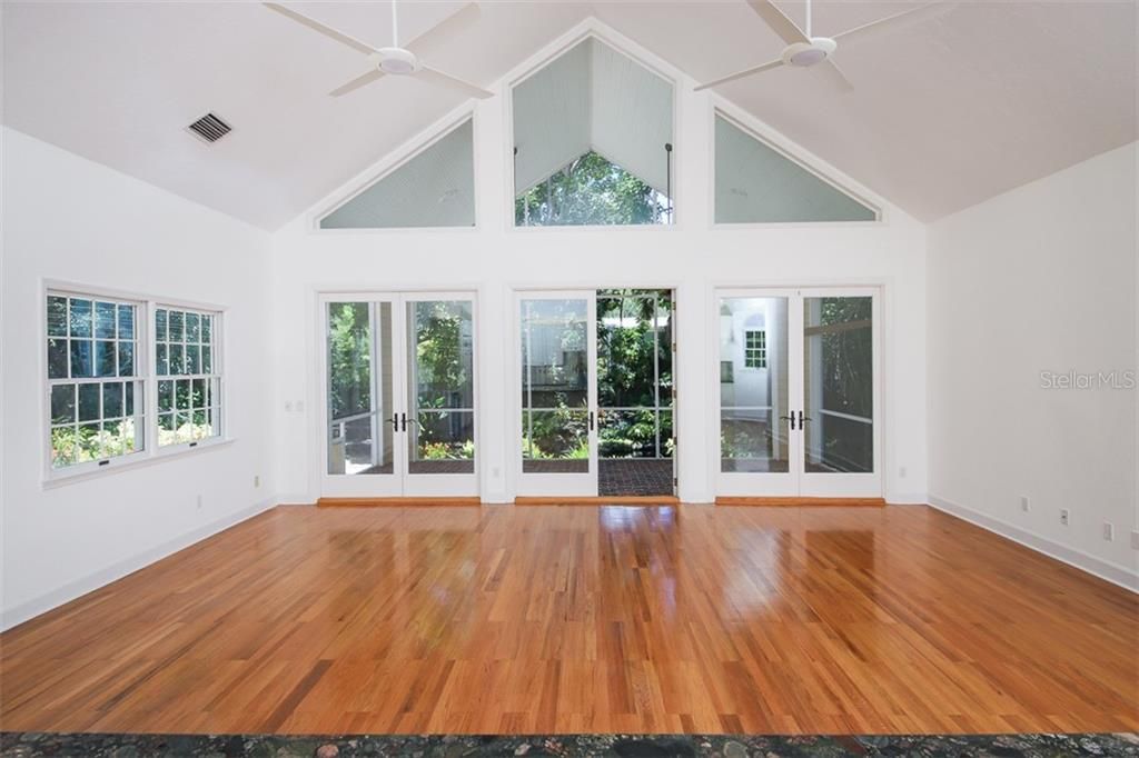 For Rent: $10,500 (5 beds, 3 baths, 4339 Square Feet)