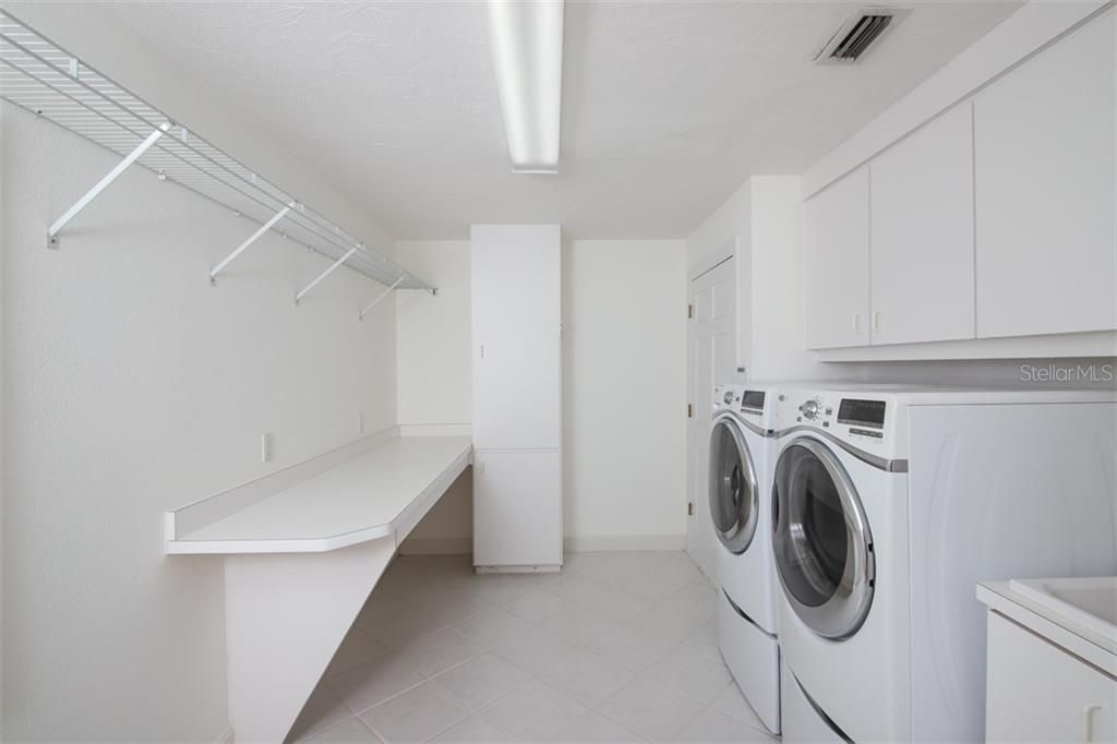 For Rent: $10,500 (5 beds, 3 baths, 4339 Square Feet)