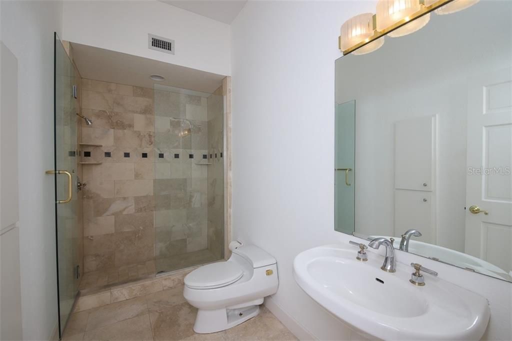 For Rent: $10,500 (5 beds, 3 baths, 4339 Square Feet)