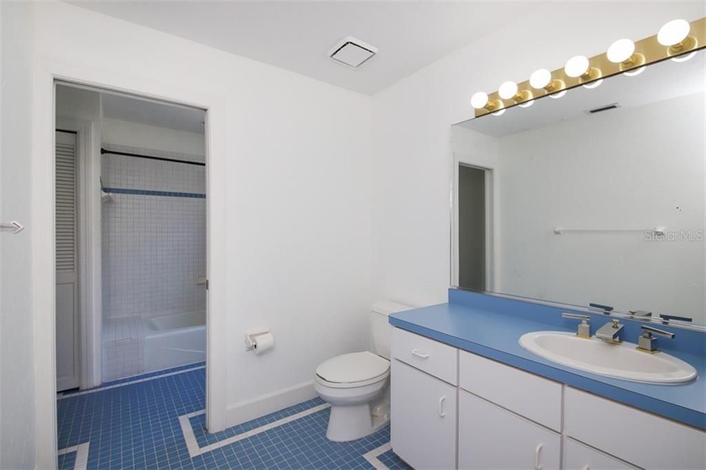 For Rent: $10,500 (5 beds, 3 baths, 4339 Square Feet)