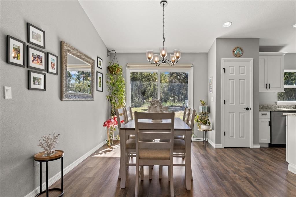 For Sale: $279,900 (3 beds, 2 baths, 1456 Square Feet)