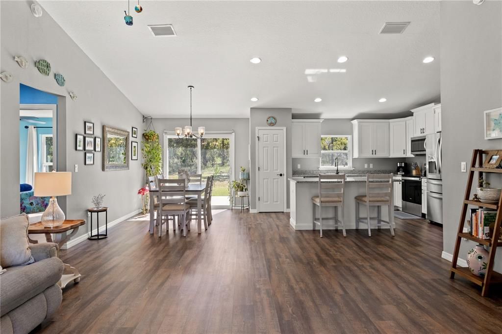 For Sale: $279,900 (3 beds, 2 baths, 1456 Square Feet)