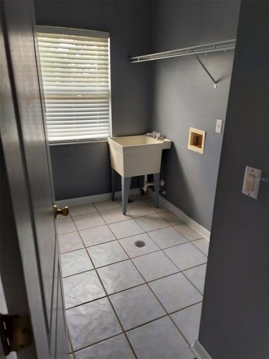 En Renta: $2,500 (4 camas, 2 baños, 2388 Pies cuadrados)