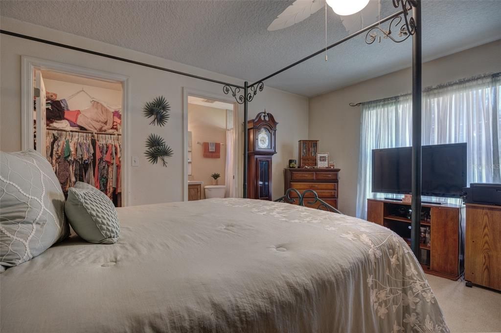 For Sale: $284,000 (3 beds, 2 baths, 1284 Square Feet)