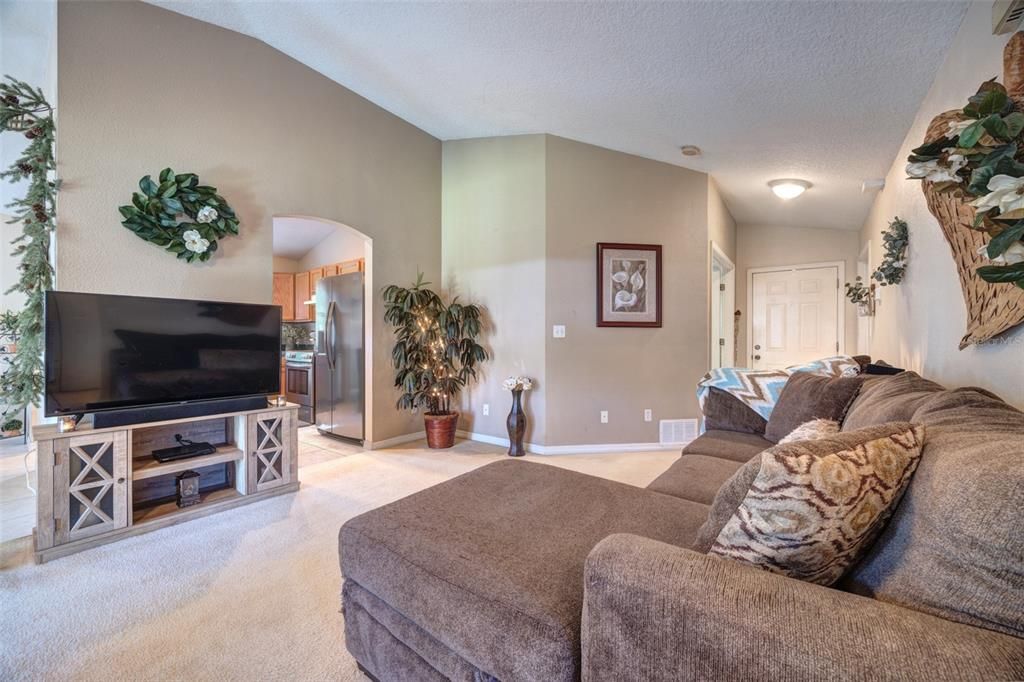 For Sale: $284,000 (3 beds, 2 baths, 1284 Square Feet)