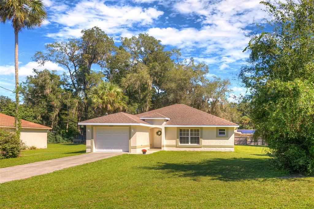 For Sale: $284,000 (3 beds, 2 baths, 1284 Square Feet)