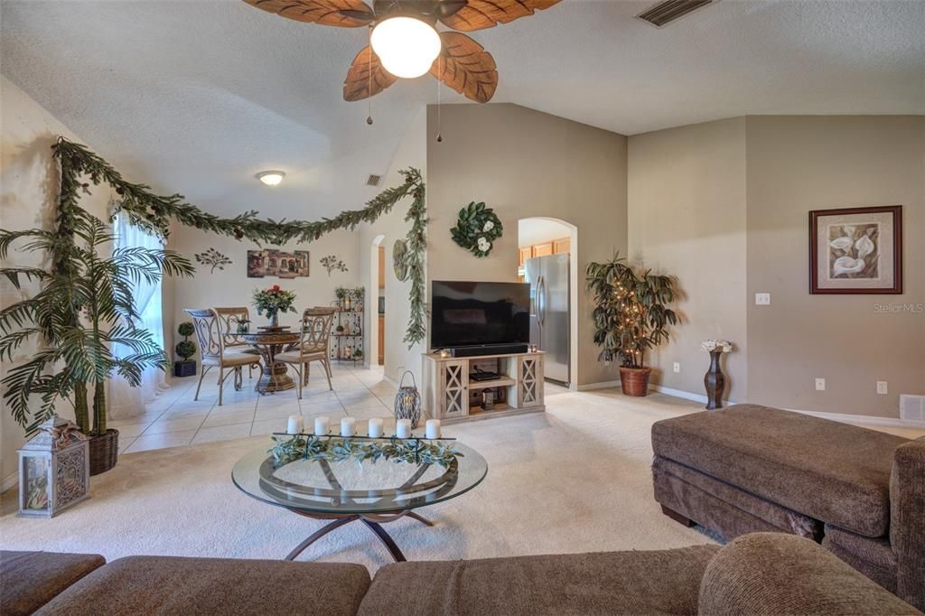 For Sale: $284,000 (3 beds, 2 baths, 1284 Square Feet)