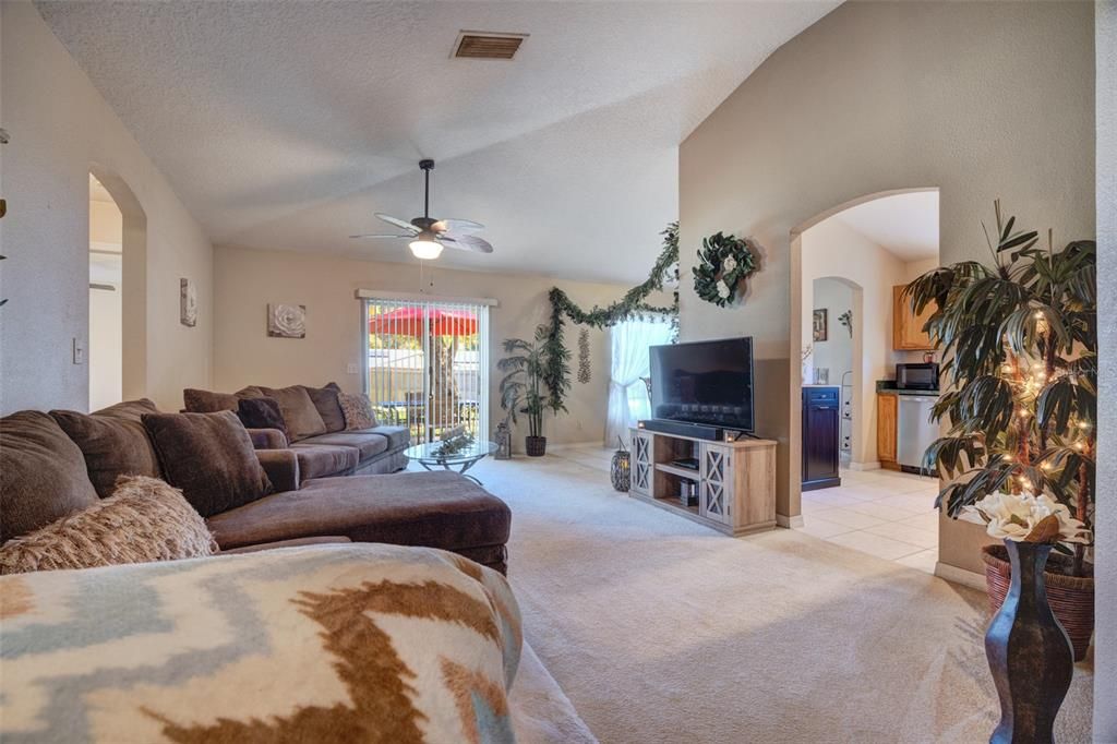 For Sale: $284,000 (3 beds, 2 baths, 1284 Square Feet)