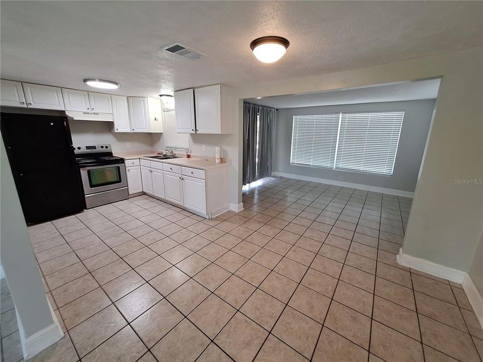 For Rent: $1,400 (2 beds, 1 baths, 1003 Square Feet)