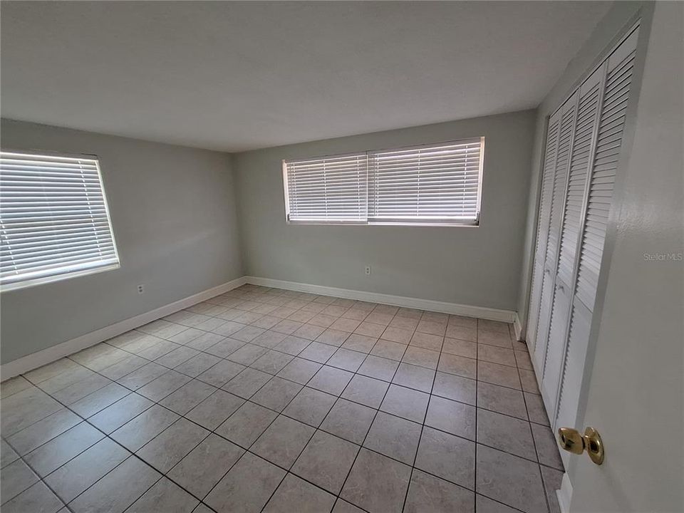 For Rent: $1,400 (2 beds, 1 baths, 1003 Square Feet)