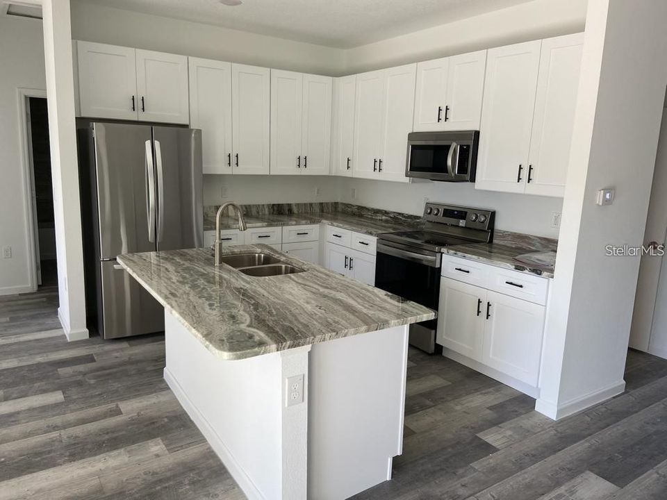 出租: $2,000 (4 贝兹, 3 浴室, 1810 平方英尺)