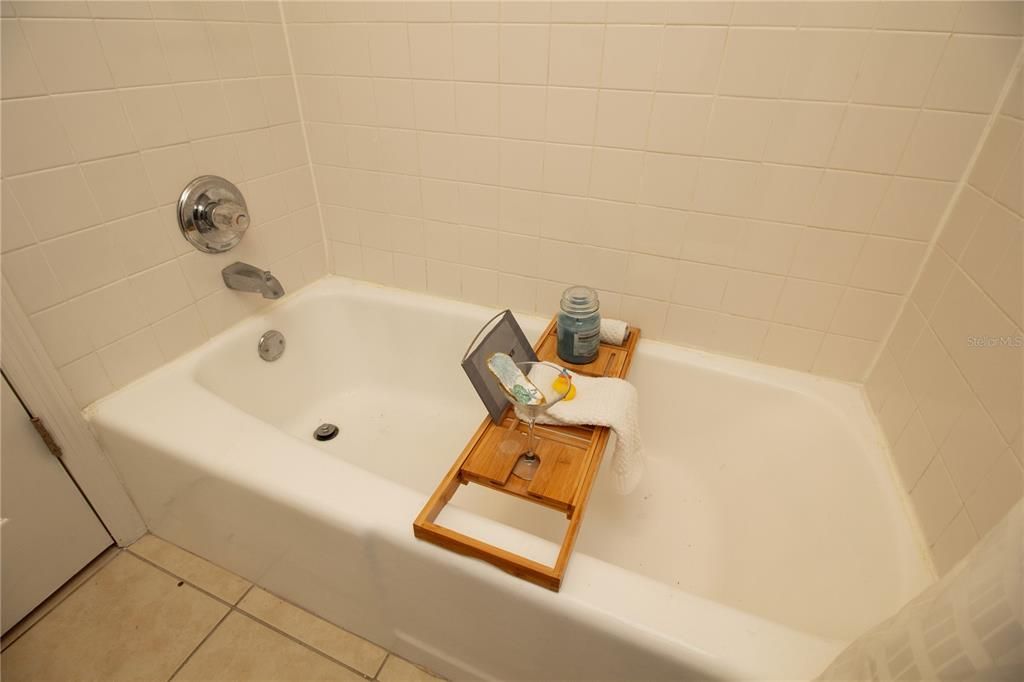 待售: $255,000 (1 贝兹, 2 浴室, 823 平方英尺)