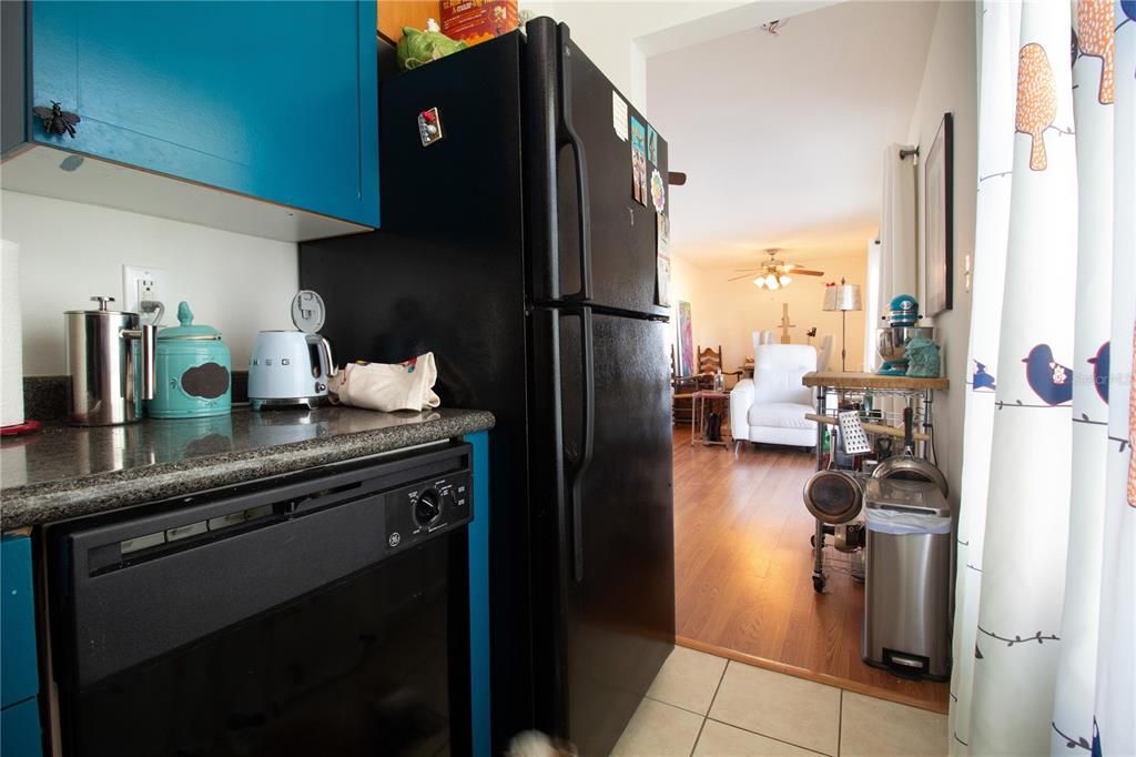 待售: $255,000 (1 贝兹, 2 浴室, 823 平方英尺)