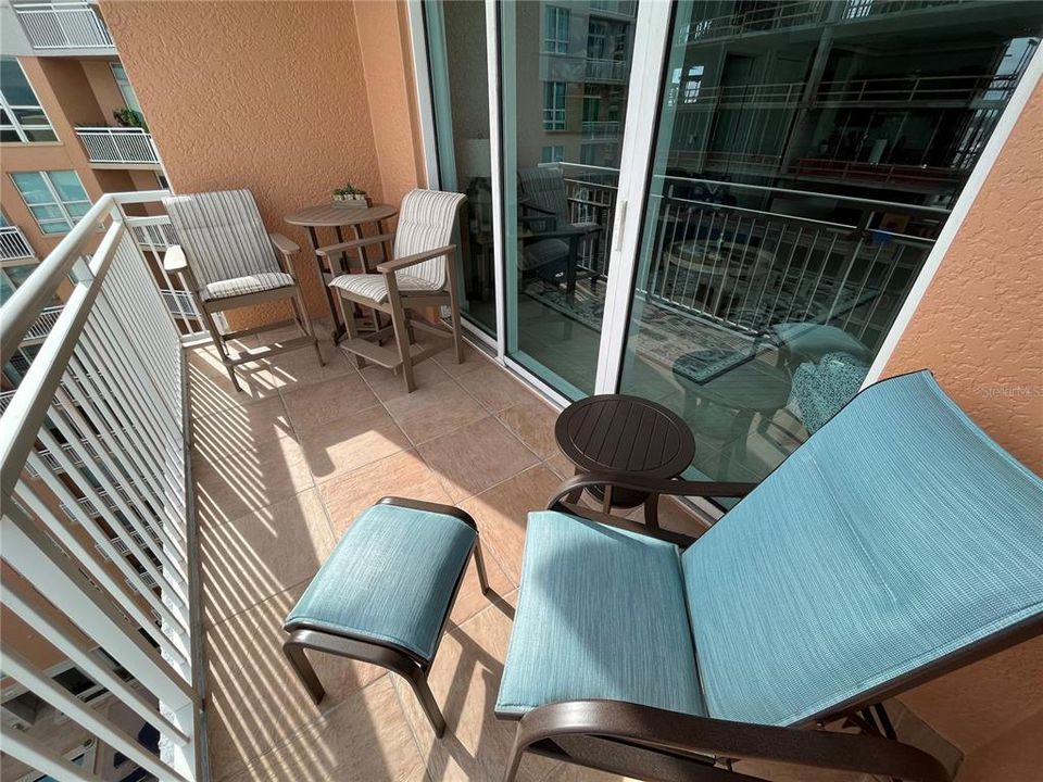 For Sale: $1,050,000 (2 beds, 2 baths, 1364 Square Feet)