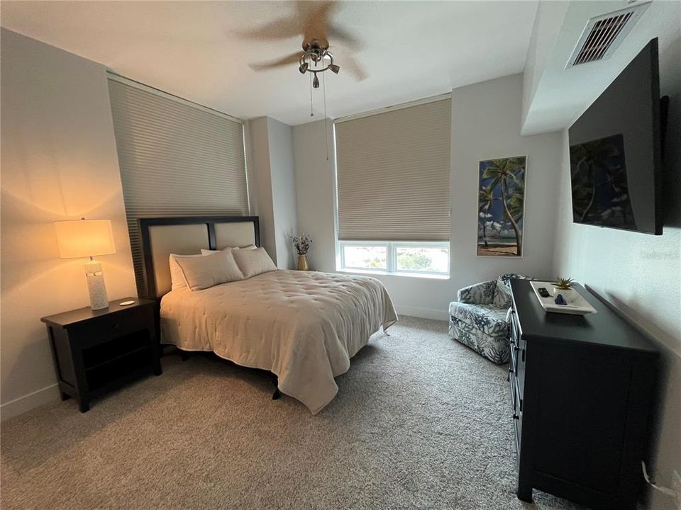 For Sale: $1,050,000 (2 beds, 2 baths, 1364 Square Feet)