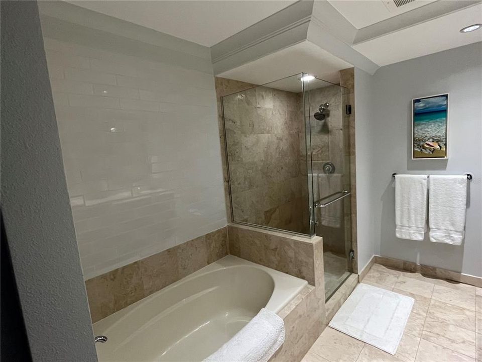 For Sale: $1,050,000 (2 beds, 2 baths, 1364 Square Feet)