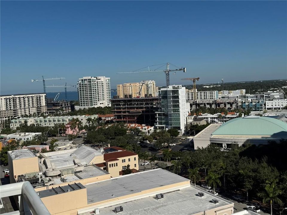 For Sale: $1,050,000 (2 beds, 2 baths, 1364 Square Feet)