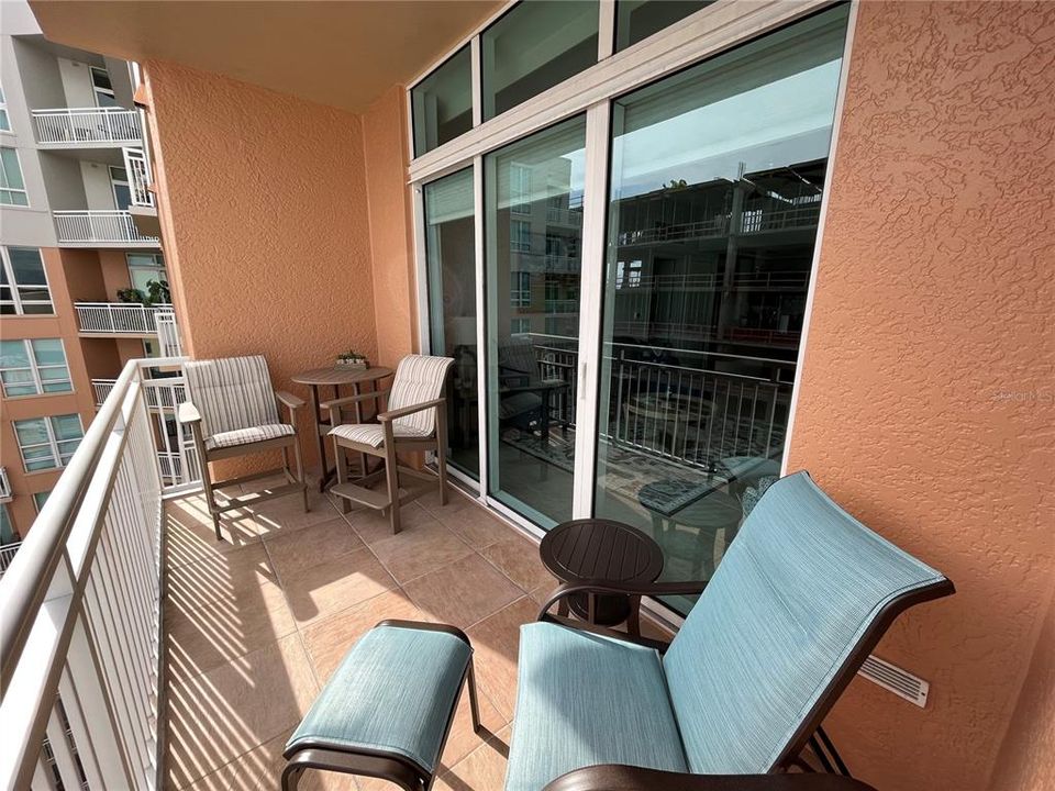 For Sale: $1,050,000 (2 beds, 2 baths, 1364 Square Feet)