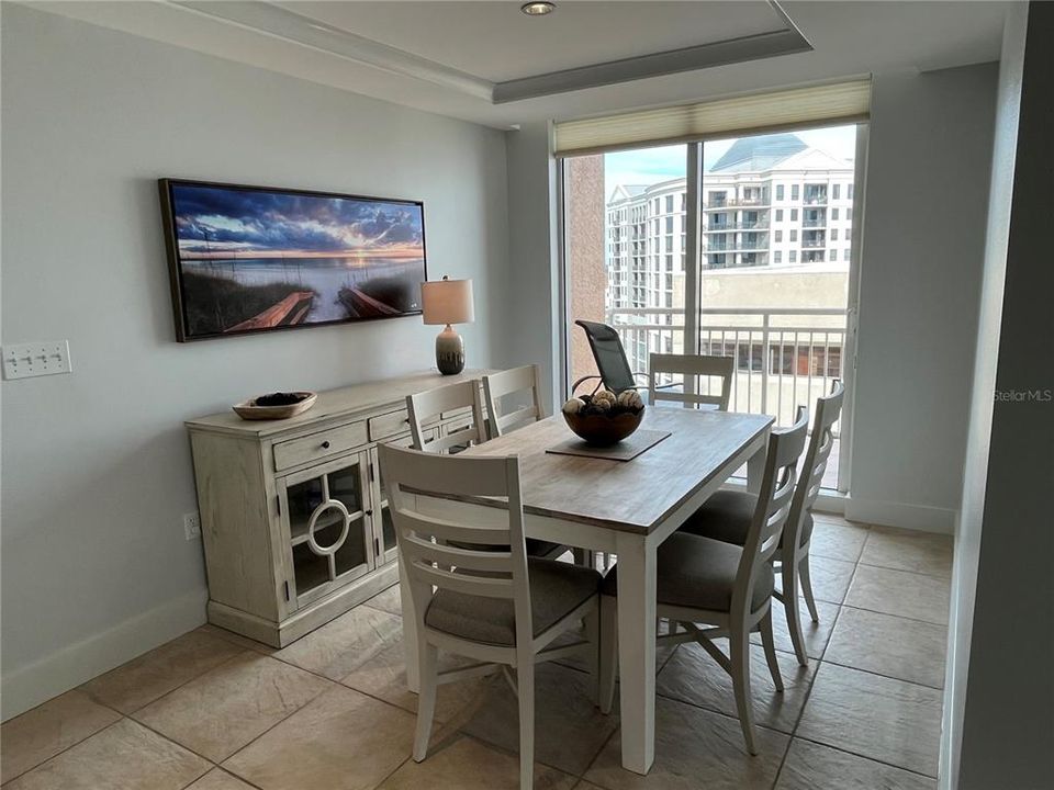 For Sale: $1,050,000 (2 beds, 2 baths, 1364 Square Feet)