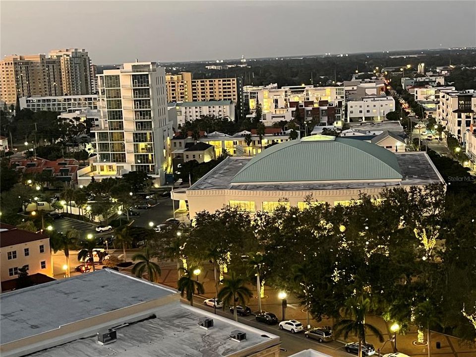 For Sale: $1,050,000 (2 beds, 2 baths, 1364 Square Feet)