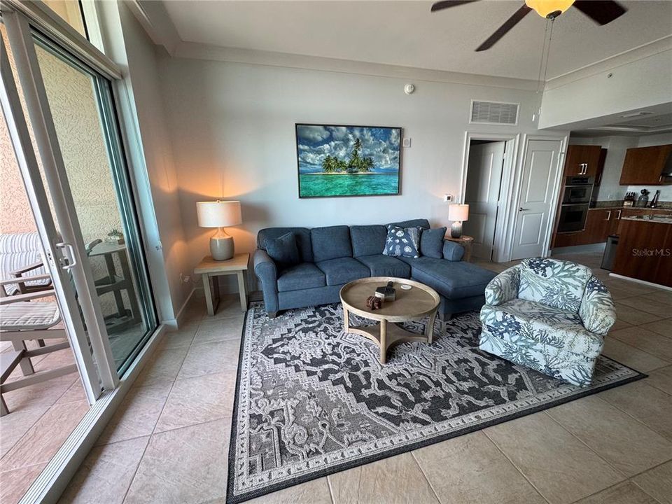 For Sale: $1,050,000 (2 beds, 2 baths, 1364 Square Feet)