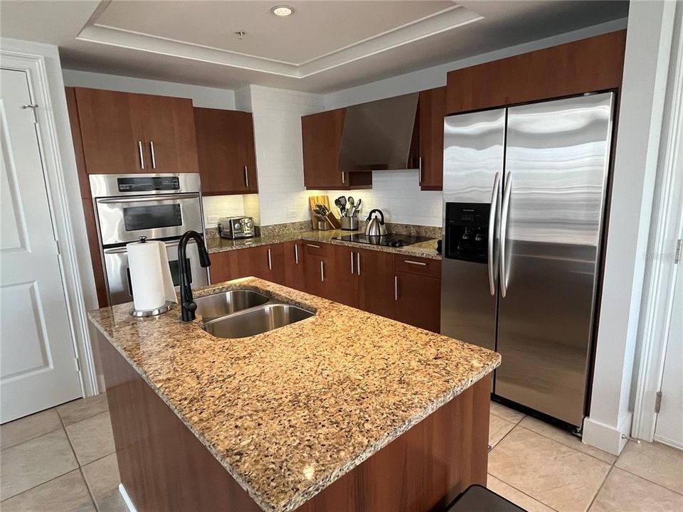 For Sale: $1,050,000 (2 beds, 2 baths, 1364 Square Feet)