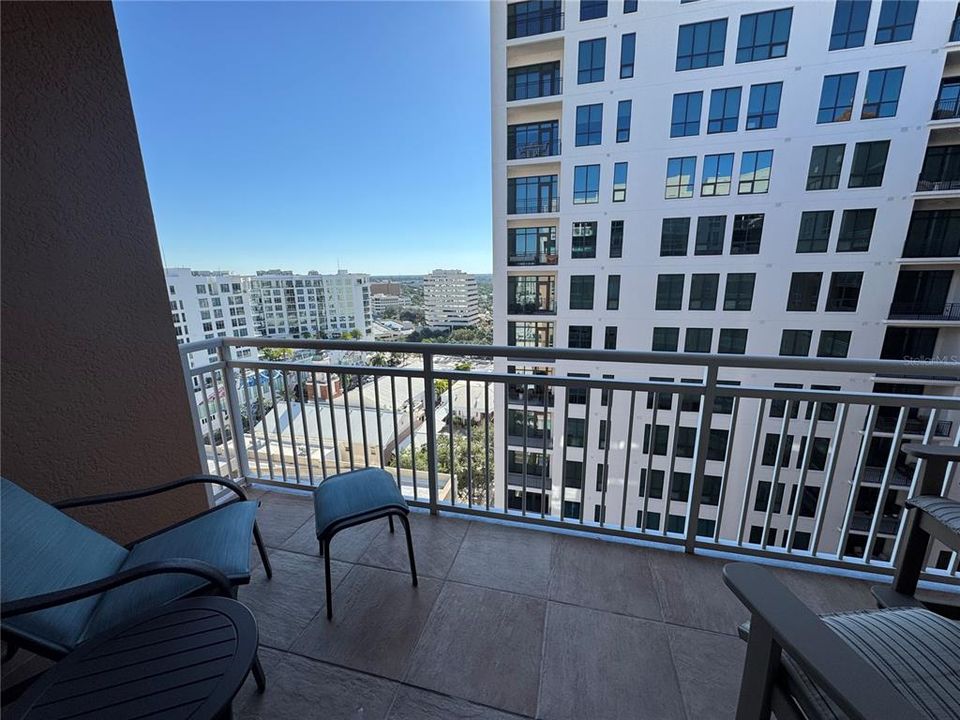 For Sale: $1,050,000 (2 beds, 2 baths, 1364 Square Feet)