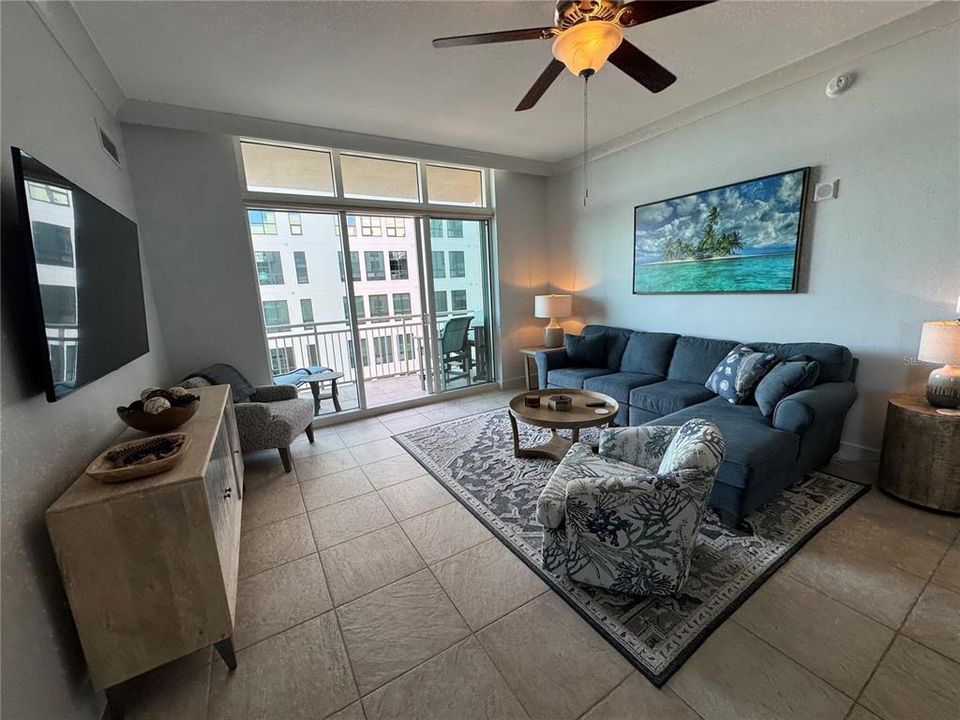 For Sale: $1,050,000 (2 beds, 2 baths, 1364 Square Feet)
