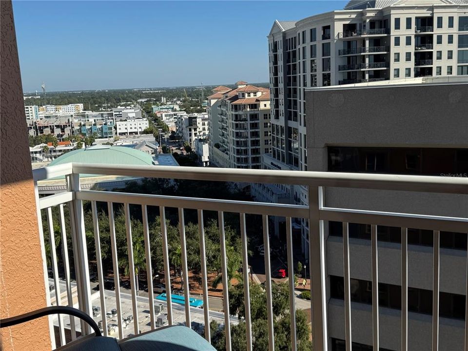 For Sale: $1,050,000 (2 beds, 2 baths, 1364 Square Feet)