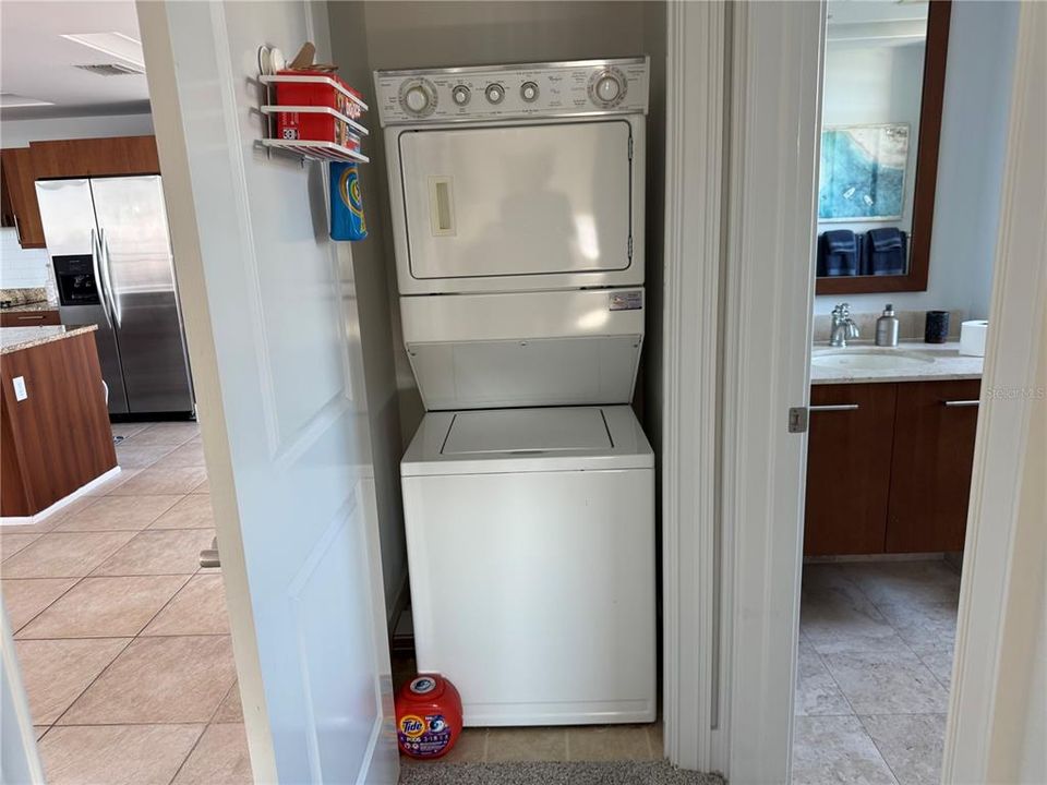 For Sale: $1,050,000 (2 beds, 2 baths, 1364 Square Feet)