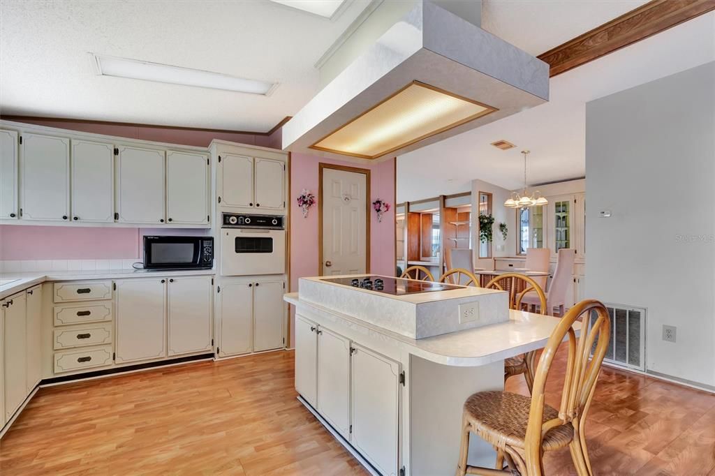 待售: $209,900 (2 贝兹, 2 浴室, 1482 平方英尺)