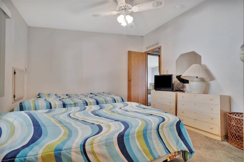 待售: $209,900 (2 贝兹, 2 浴室, 1482 平方英尺)