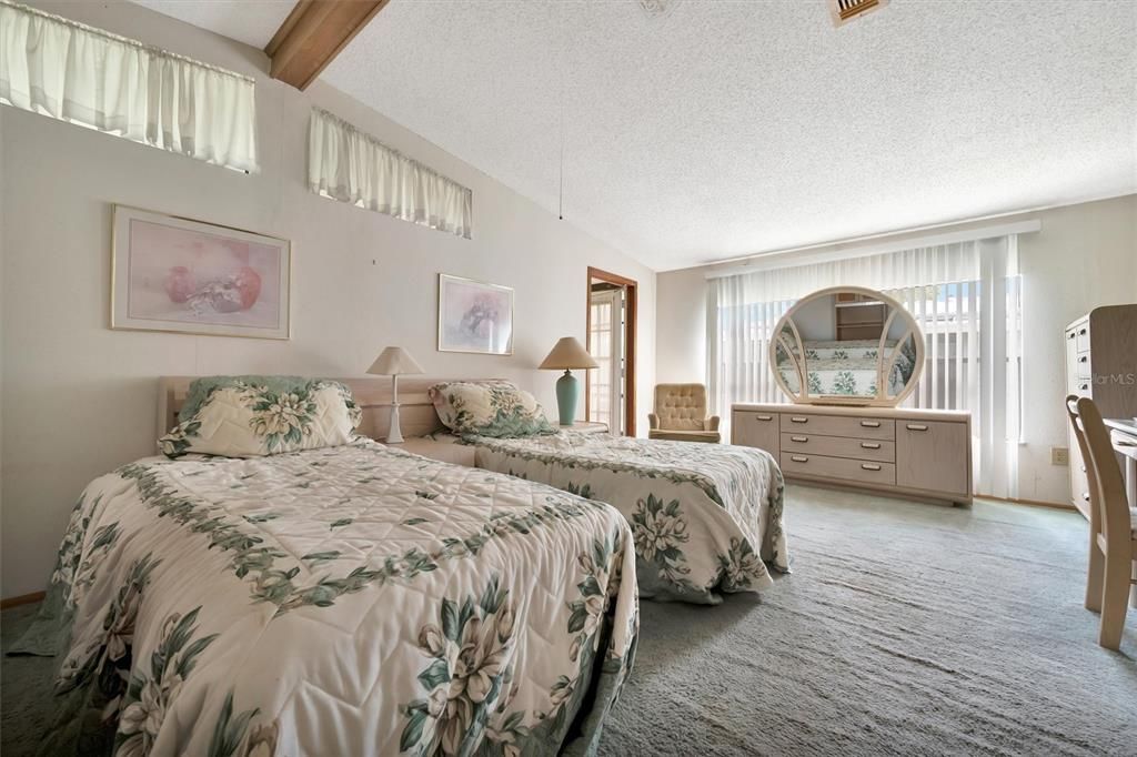 待售: $209,900 (2 贝兹, 2 浴室, 1482 平方英尺)