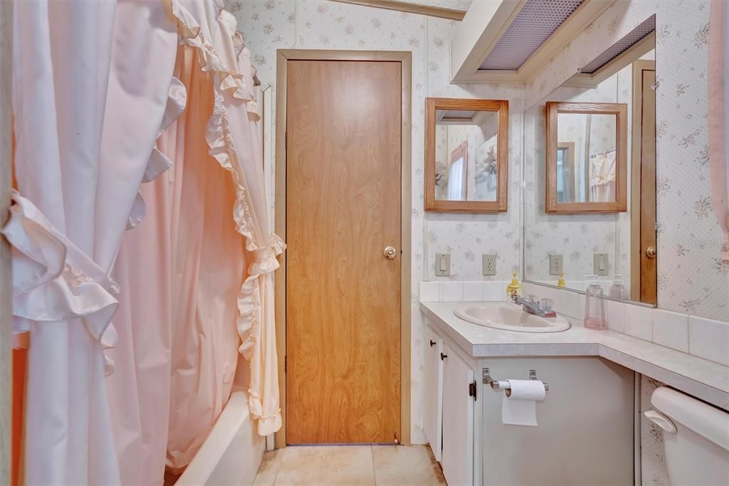 待售: $209,900 (2 贝兹, 2 浴室, 1482 平方英尺)