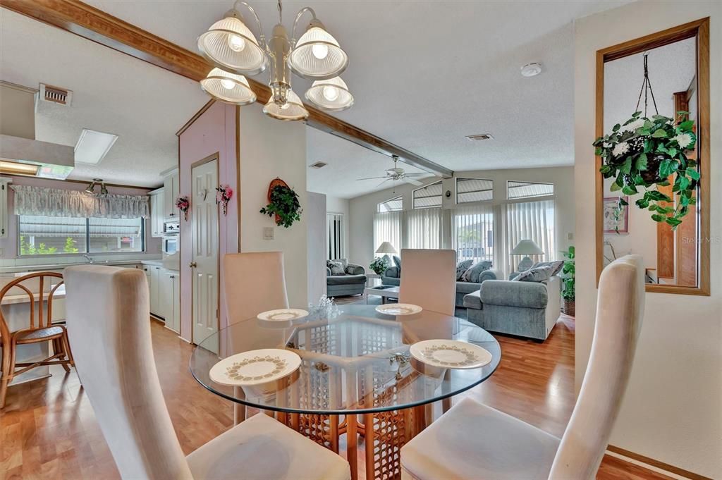 待售: $209,900 (2 贝兹, 2 浴室, 1482 平方英尺)