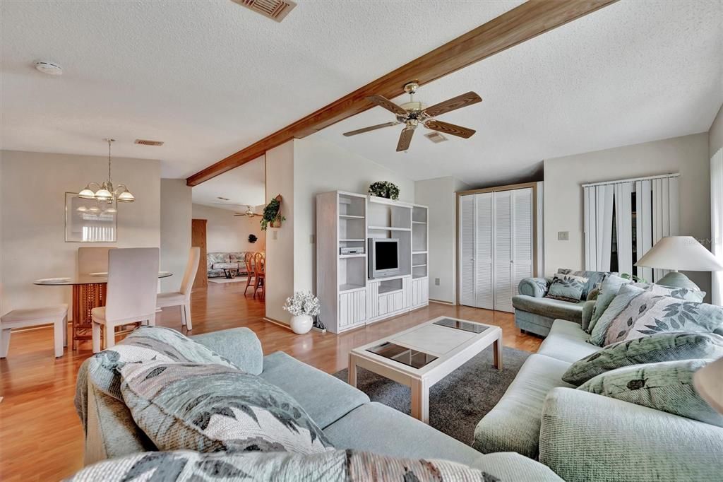 待售: $209,900 (2 贝兹, 2 浴室, 1482 平方英尺)