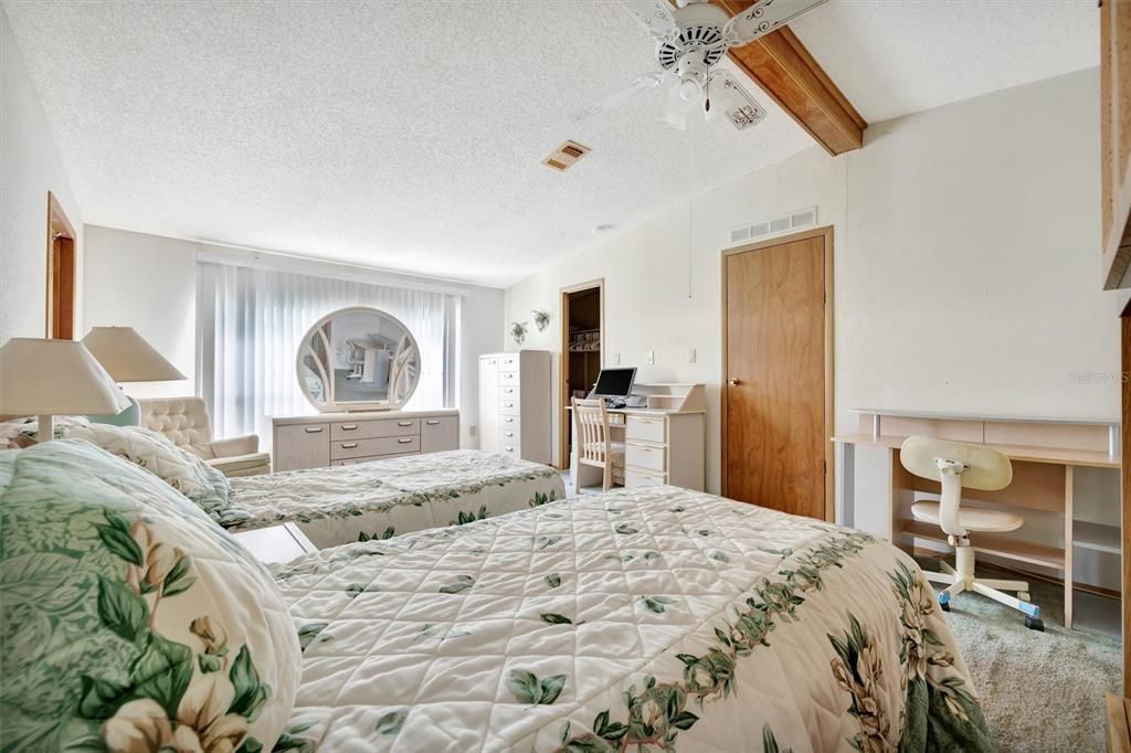 待售: $209,900 (2 贝兹, 2 浴室, 1482 平方英尺)