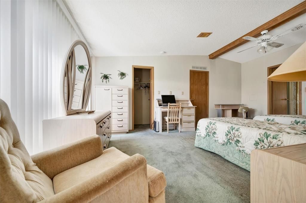 待售: $209,900 (2 贝兹, 2 浴室, 1482 平方英尺)