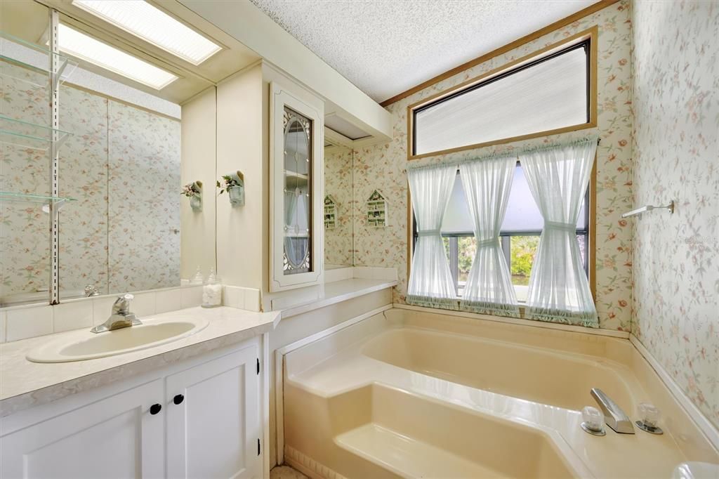 待售: $209,900 (2 贝兹, 2 浴室, 1482 平方英尺)