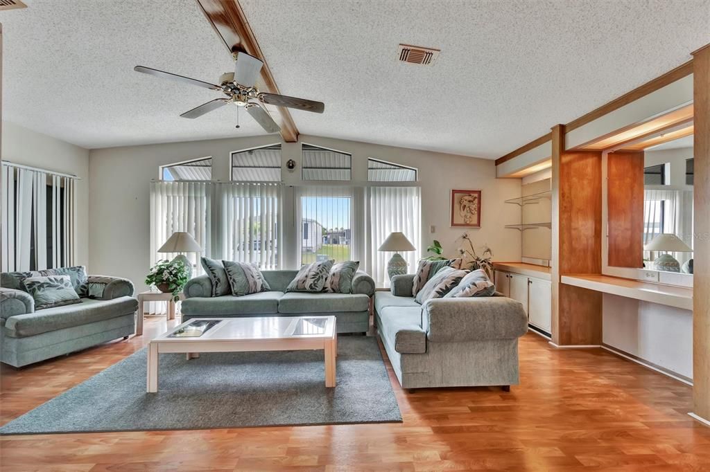 待售: $209,900 (2 贝兹, 2 浴室, 1482 平方英尺)