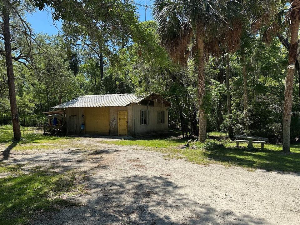 For Sale: $159,000 (2 beds, 2 baths, 924 Square Feet)