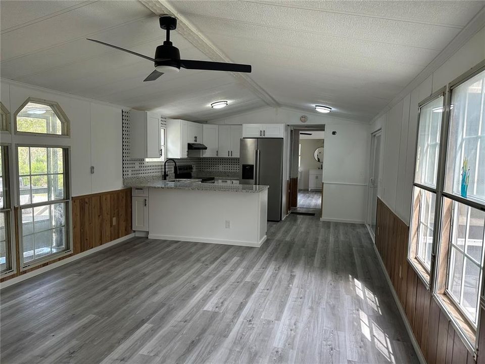 待售: $172,500 (2 贝兹, 2 浴室, 924 平方英尺)