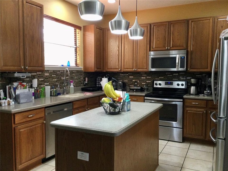 For Sale: $357,000 (3 beds, 2 baths, 2059 Square Feet)