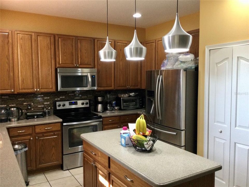 For Sale: $357,000 (3 beds, 2 baths, 2059 Square Feet)